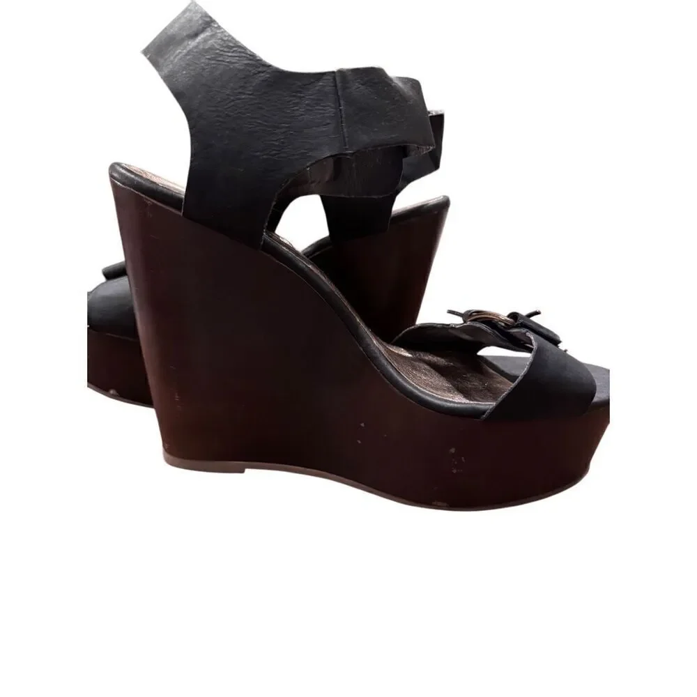 Madden Girl 5.5 inch platform strappy sandals size 9